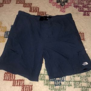 Men’s north face shorts with an adjustable waist!